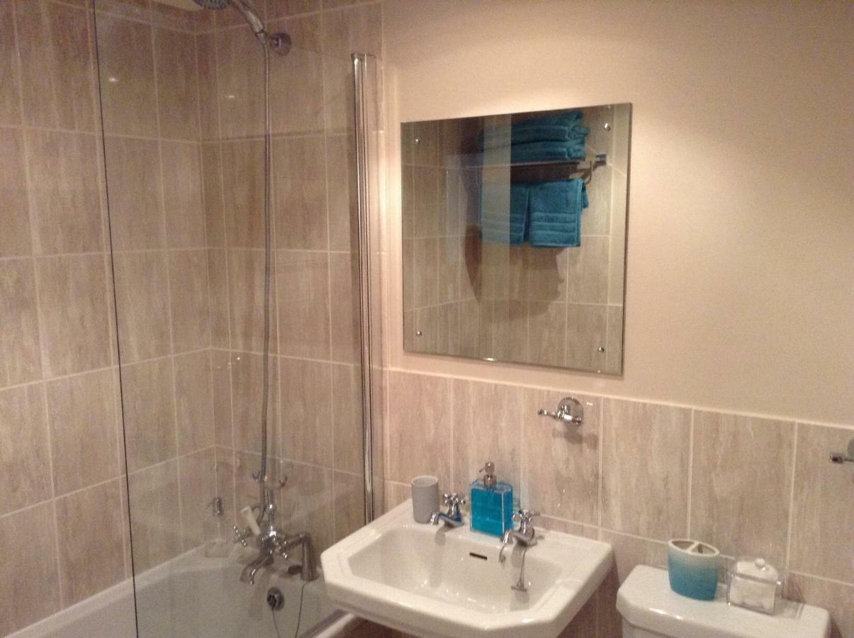 12 Emperors Wharf Apartment *