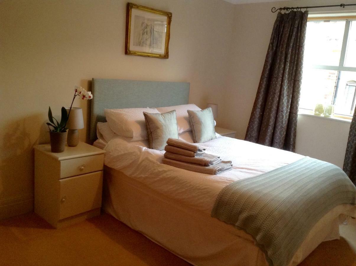 12 Emperors Wharf Apartment